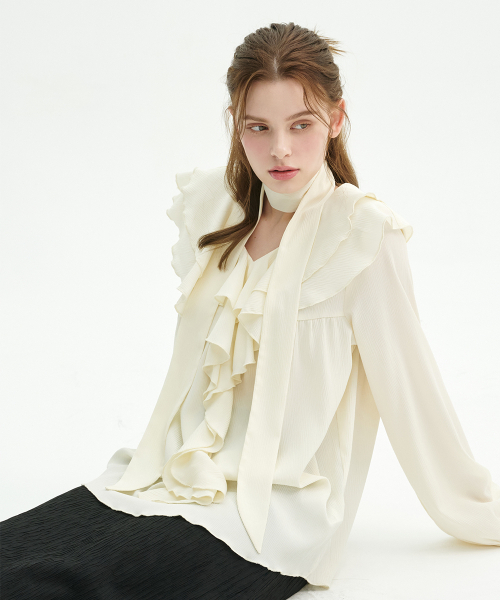 MICANE(ミケーネ)の「マリポサリングルラッフルブラウス(シャツ/ブラウス・レディース・クリーム/ブラック・LARGE/MEDIUM/SMALL/X-LARGE)」の3枚目の写真