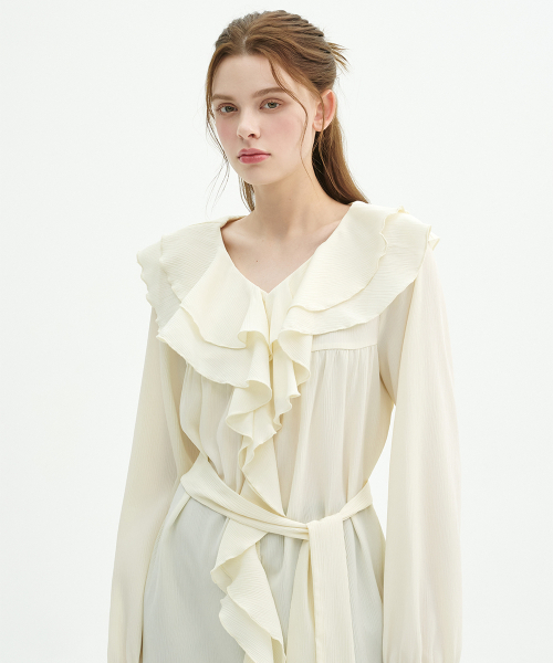 MICANE(ミケーネ)の「マリポサリングルラッフルブラウス(シャツ/ブラウス・レディース・クリーム/ブラック・LARGE/MEDIUM/SMALL/X-LARGE)」の4枚目の写真
