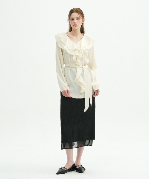 MICANE(ミケーネ)の「マリポサリングルラッフルブラウス(シャツ/ブラウス・レディース・クリーム/ブラック・LARGE/MEDIUM/SMALL/X-LARGE)」の5枚目の写真