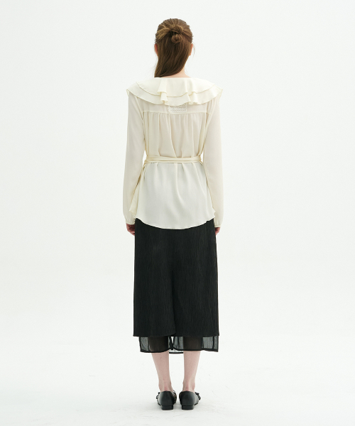 MICANE(ミケーネ)の「マリポサリングルラッフルブラウス(シャツ/ブラウス・レディース・クリーム/ブラック・LARGE/MEDIUM/SMALL/X-LARGE)」の6枚目の写真