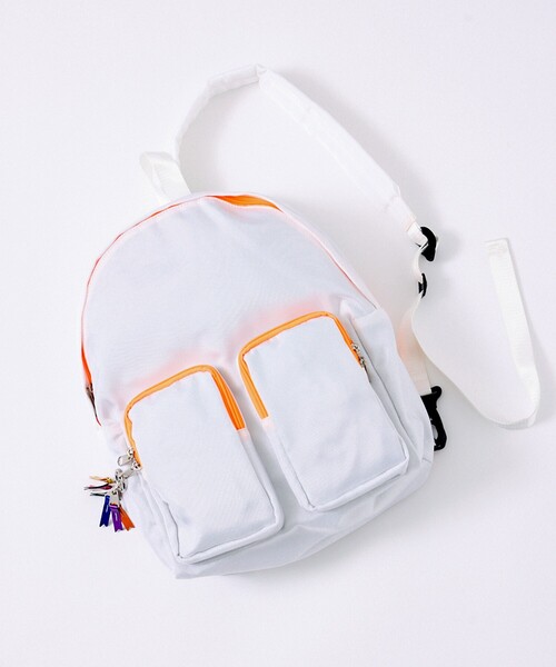 cheek(BAG)(チーク)の「【cheek】1680body bag ネオンカラー ナイロン ボディバッグ 撥水 軽量(ショルダーバッグ・レディース・グレー/ホワイト/パープル/ブラック・フリー)」の2枚目の写真