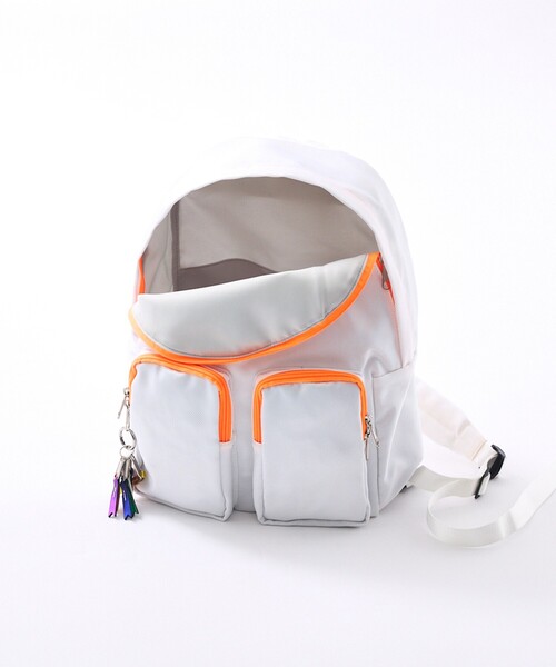 cheek(BAG)(チーク)の「【cheek】1680body bag ネオンカラー ナイロン ボディバッグ 撥水 軽量(ショルダーバッグ・レディース・グレー/ホワイト/パープル/ブラック・フリー)」の6枚目の写真