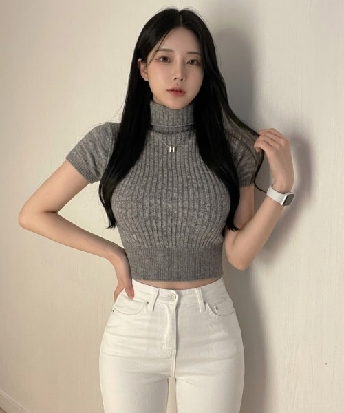 NoBelle(ノベル)の「タイトサマーニット ハイネックハイウエスト(Tシャツ/カットソー・レディース・ホワイト/ブラック/グレー・FREE)」の6枚目の写真