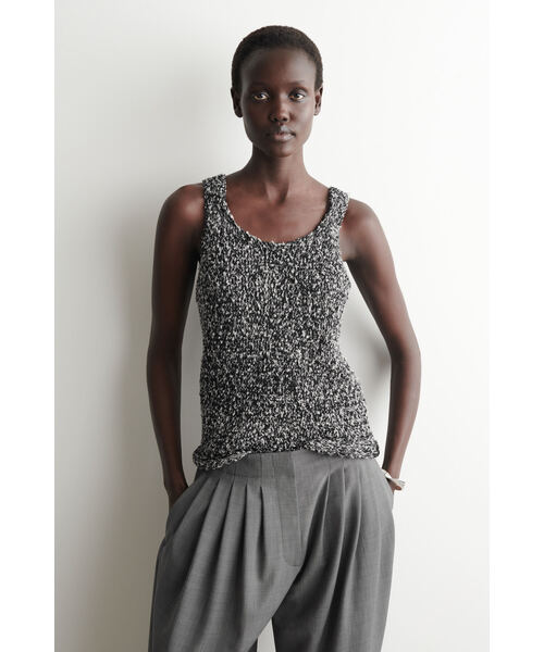 COS(コス)の「ツートーン チャンキー ニットタンクトップ(タンクトップ・レディース・ホワイト×ブラック・L/M/S/XS)」の1枚目の写真