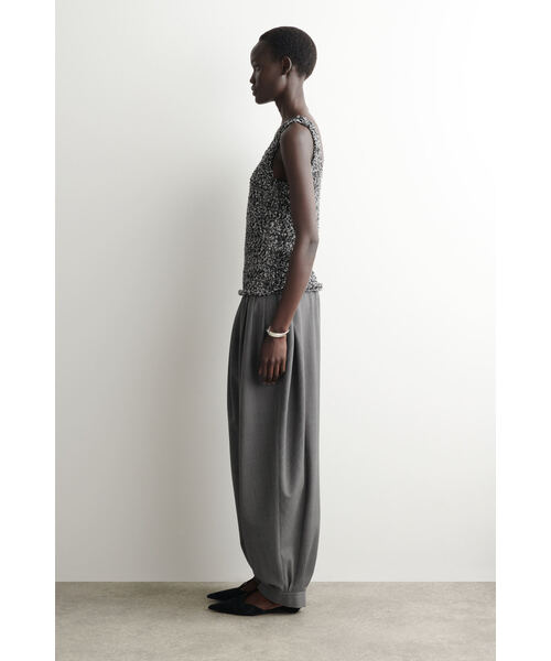 COS(コス)の「ツートーン チャンキー ニットタンクトップ(タンクトップ・レディース・ホワイト×ブラック・L/M/S/XS)」の2枚目の写真