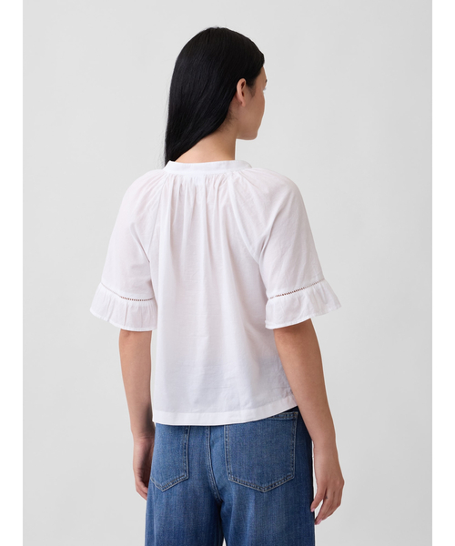 GAP（ギャップ）の「リラックスフィット アイレット トップス（シャツ/ブラウス・レディース・ホワイト・M/L/S/XXS/XS）」の2枚目の写真