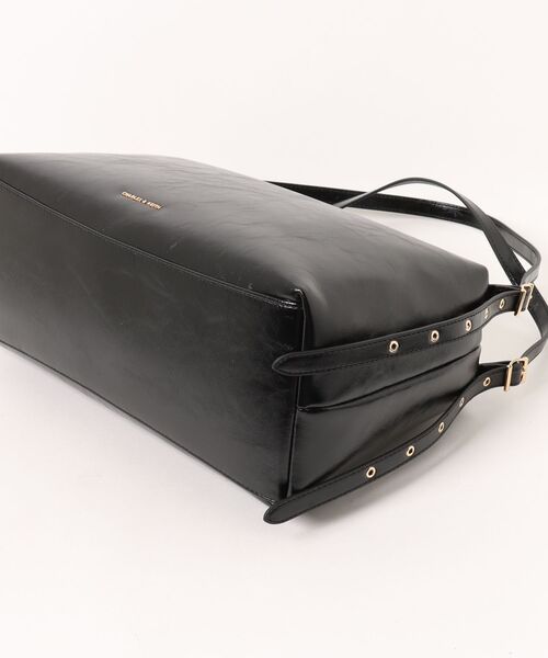 CHARLES & KEITH(チャールズ & キース)の「Rey レイ スラウチー ショルダーバッグ(ショルダーバッグ・レディース・ダークブラウン系3/ブラック・M)」の15枚目の写真