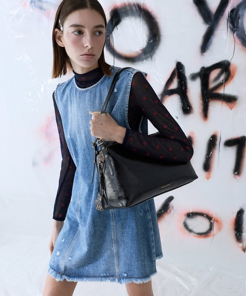 CHARLES & KEITH(チャールズ & キース)の「Rey レイ スラウチー ショルダーバッグ(ショルダーバッグ・レディース・ダークブラウン系3/ブラック・M)」の5枚目の写真