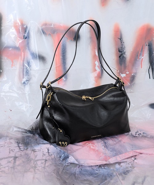 CHARLES & KEITH(チャールズ & キース)の「Rey レイ スラウチー ショルダーバッグ(ショルダーバッグ・レディース・ダークブラウン系3/ブラック・M)」の3枚目の写真
