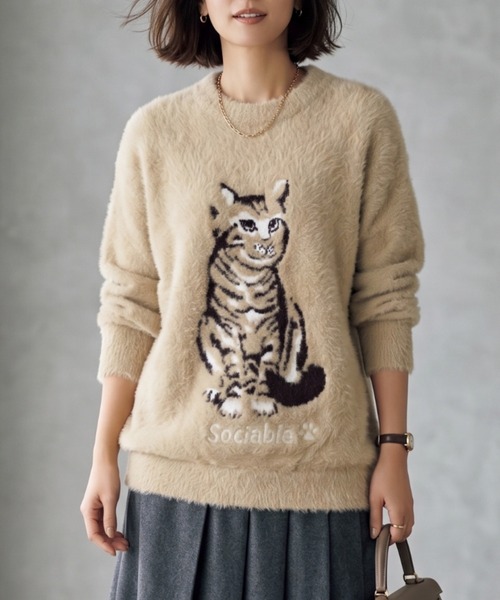 Belta attrice(ベルタアトリーチェ)の「猫 ジャガード ふわふわシャギーニット オーバーサイズ プルオーバー/クルーネック 秋冬(ニット/セーター・レディース・ベージュ/マスタード/ダークブラウン/グリーン/ブルー・FREE)」の6枚目の写真