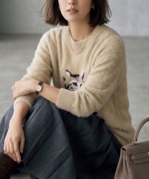 Belta attrice(ベルタアトリーチェ)の「猫 ジャガード ふわふわシャギーニット オーバーサイズ プルオーバー/クルーネック 秋冬(ニット/セーター・レディース・ベージュ/マスタード/ダークブラウン/グリーン/ブルー・FREE)」の10枚目の写真