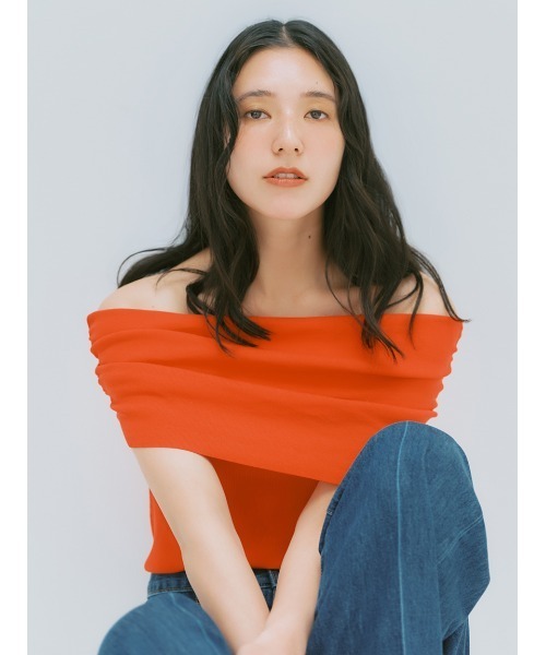 Mila Owen(ミラオーウェン)の「【接触冷感】クールタッチオフショルニット(ニット/セーター・レディース・レッド/ブラック/ブラウン/ホワイト・F)」の4枚目の写真