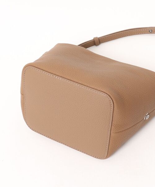NiiNa(ニーナ)の「【NiiNa】【高品質牛革】2wayスクエアレザースモール編み込みハンドルバッグ(ショルダーバッグ・レディース・カーキ/ブラウン・FREE)」の16枚目の写真
