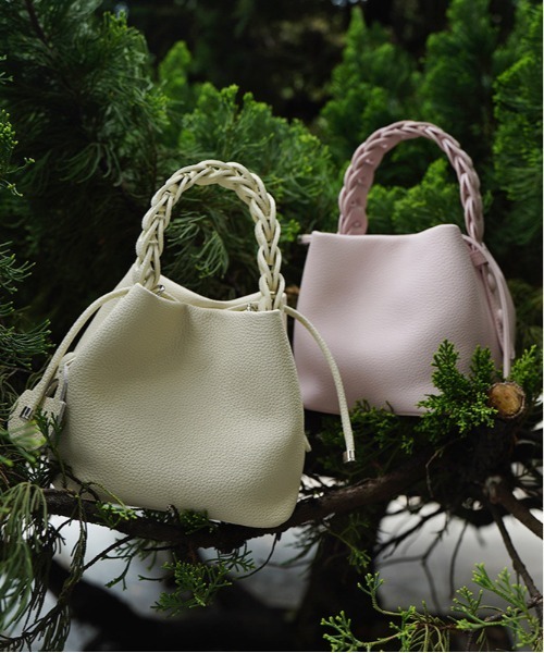 NiiNa(ニーナ)の「【NiiNa】【高品質牛革】2wayスクエアレザースモール編み込みハンドルバッグ(ショルダーバッグ・レディース・カーキ/ブラウン・FREE)」の4枚目の写真
