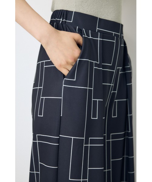 AZUL by moussy(アズールバイマウジー)の「【接触冷感ひんやり♪】【身長/骨格別着用画像あり】幾何学柄ワイドパンツ 夏服 春服 秋服(スラックス・レディース・ブラウン/ブラック/アイボリー・SMALL/MEDIUM)」の16枚目の写真