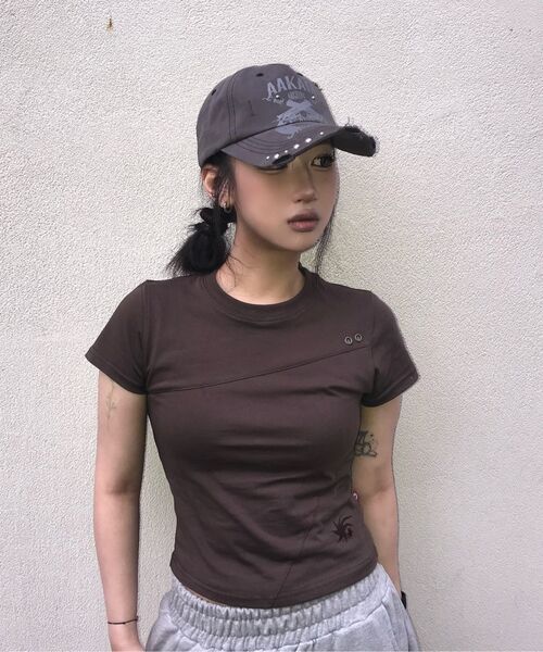 S'EST(エスイーエスティー)の「Crop Eyelet Cut-out T-shirts Charcoal(Tシャツ/カットソー・レディース・ダークブラウン・SMALL)」の4枚目の写真
