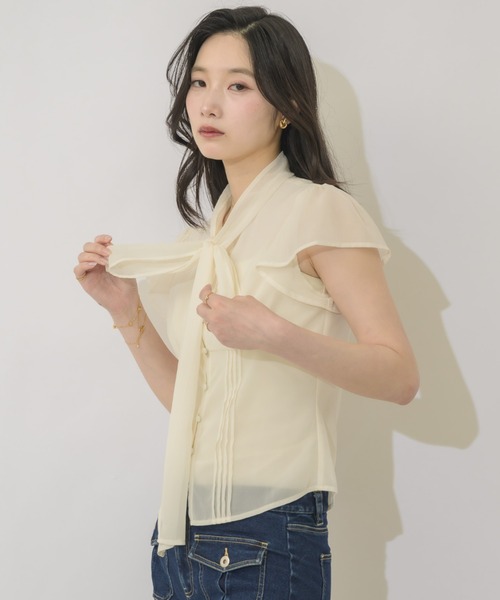 NEUNA(ヌナ)の「【上品な韓国オンニスタイルに◎】リボンタイフェミニンブラウス(シャツ/ブラウス・レディース・アイボリー/ブルー/ブラック・FREE)」の17枚目の写真