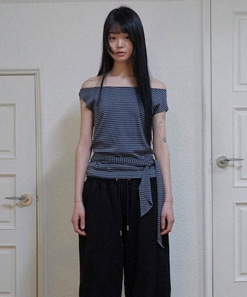 raucohouse（ラウコハウス）の「ドレープボーダー2WAY半袖Tシャツ（Tシャツ/カットソー・レディース・ブラック/グレー/ブラウン・FREE）」の7枚目の写真