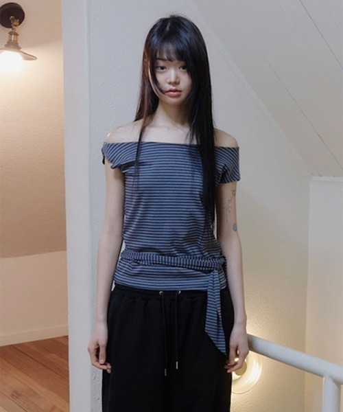 raucohouse（ラウコハウス）の「ドレープボーダー2WAY半袖Tシャツ（Tシャツ/カットソー・レディース・ブラック/グレー/ブラウン・FREE）」の4枚目の写真