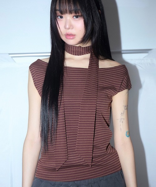 raucohouse（ラウコハウス）の「ドレープボーダー2WAY半袖Tシャツ（Tシャツ/カットソー・レディース・ブラック/グレー/ブラウン・FREE）」の8枚目の写真
