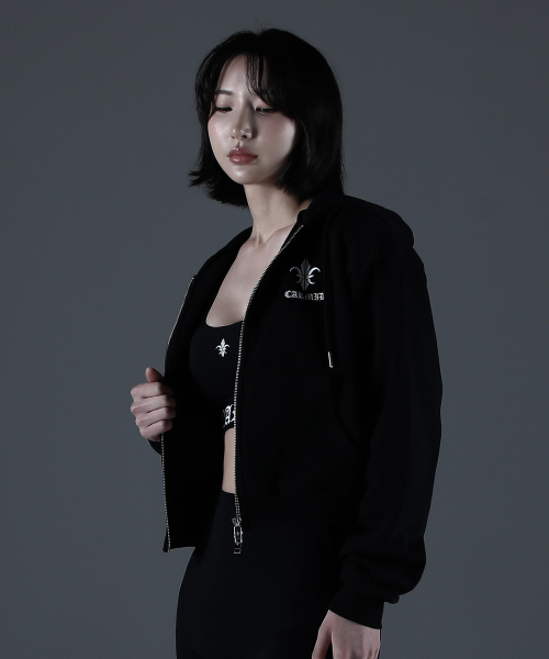 CARMID（カミド）の「(W) ノーブルレタリングクロップフードジップアップ [ブラック]（パーカー・レディース・その他・1/2）」の3枚目の写真