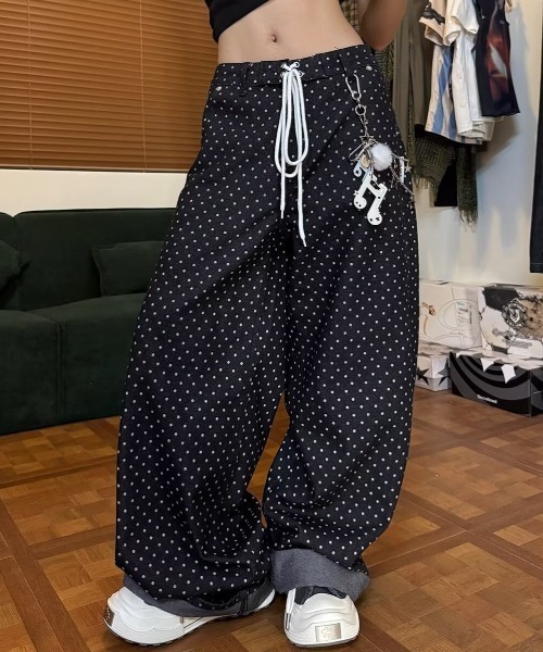 lilful（リルフル）の「【26年春夏新作】ドット柄 フロントレースアップ ワイドデニムパンツ（デニムパンツ・レディース・ドット・L/M）」の2枚目の写真