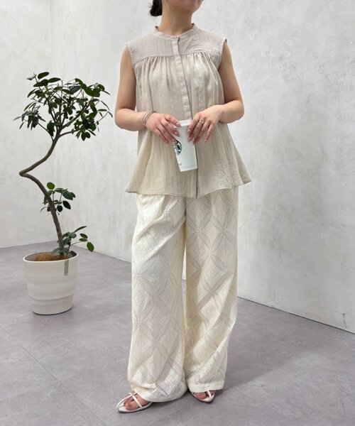 Jena espace merveilleux(ジェナ エスパスメルヴェイユ)の「ガーゼノースリシャツ(シャツ/ブラウス・レディース・ライトベージュ/ブルー系その他/ブラック・FREE)」の15枚目の写真