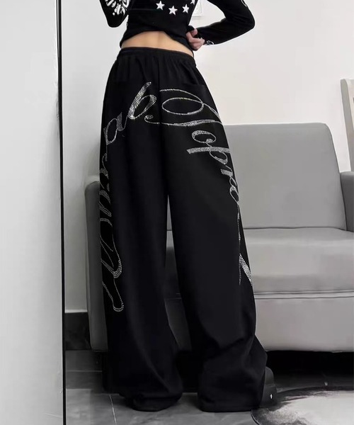 c.u.l(シーユーエル)の「ラインストーンロゴ ワイドスウェットパンツ culw941(スウェットパンツ・レディース・ブラック・S/M)」の1枚目の写真