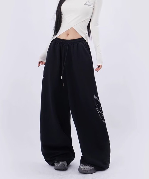 c.u.l(シーユーエル)の「ラインストーンロゴ ワイドスウェットパンツ culw941(スウェットパンツ・レディース・ブラック・S/M)」の8枚目の写真