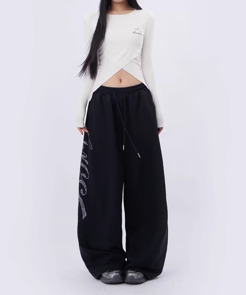 c.u.l(シーユーエル)の「ラインストーンロゴ ワイドスウェットパンツ culw941(スウェットパンツ・レディース・ブラック・S/M)」の10枚目の写真