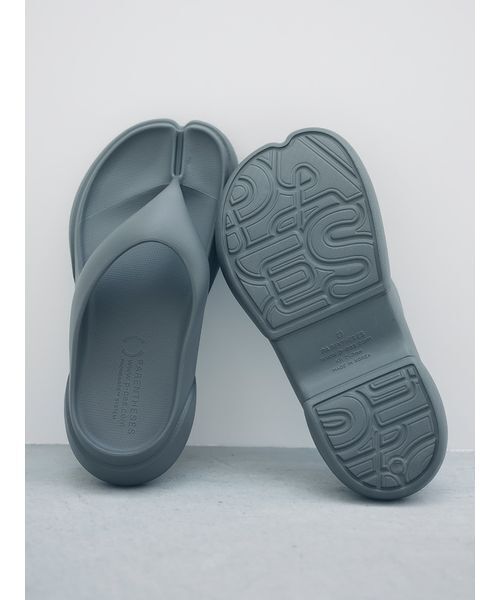 PAES(ペイズ)の「【emmi×PAES】New Flipflop(サンダル・レディース・ダークグレー・24/23/25)」の10枚目の写真