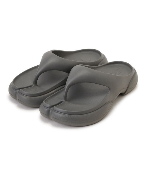 PAES(ペイズ)の「【emmi×PAES】New Flipflop(サンダル・レディース・ダークグレー・24/23/25)」の2枚目の写真