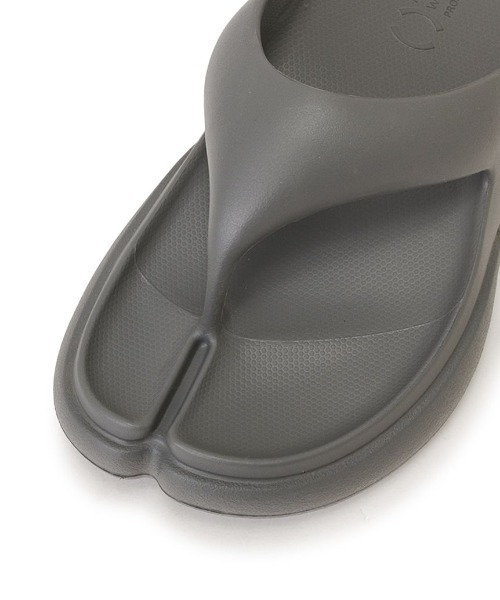 PAES(ペイズ)の「【emmi×PAES】New Flipflop(サンダル・レディース・ダークグレー・24/23/25)」の5枚目の写真