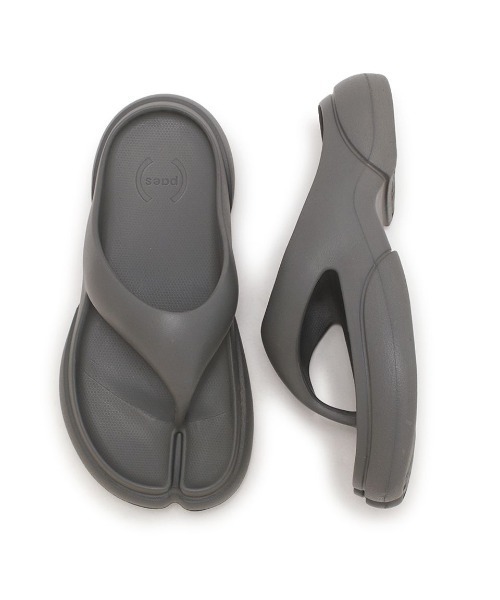 PAES(ペイズ)の「【emmi×PAES】New Flipflop(サンダル・レディース・ダークグレー・24/23/25)」の7枚目の写真