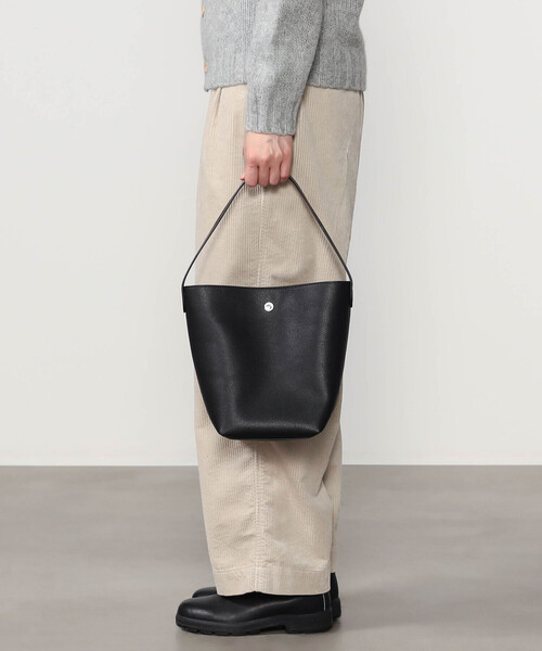ORCIVAL(オーシバル)の「ORCIVAL | ダブルフェイスレザー ハンドバッグ UNISEX(ハンドバッグ・レディース・ブラック/ブラウン系その他2・-)」の9枚目の写真