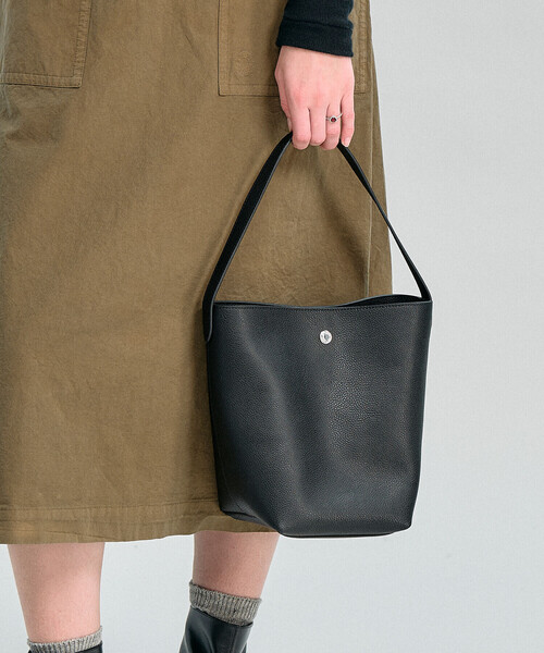 ORCIVAL(オーシバル)の「ORCIVAL | ダブルフェイスレザー ハンドバッグ UNISEX(ハンドバッグ・レディース・ブラック/ブラウン系その他2・-)」の7枚目の写真
