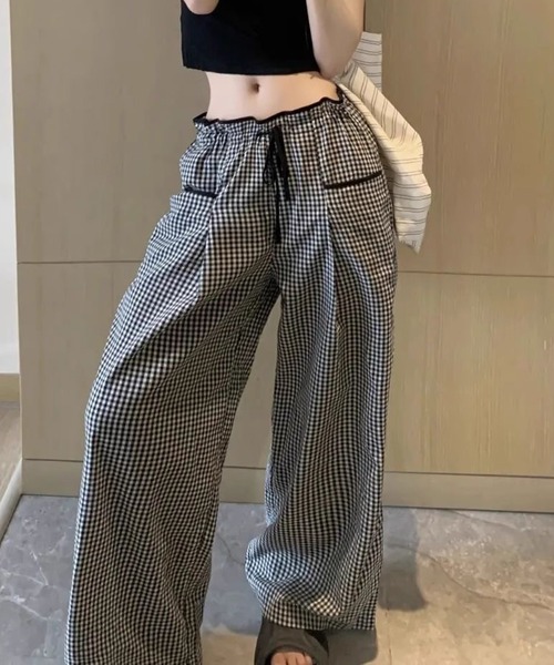 AsheKsha(アシクシャ)の「黒と白のチェック柄ワイドレッグカジュアルパンツ(その他パンツ・レディース・ブラック×ホワイト・L/M)」の3枚目の写真