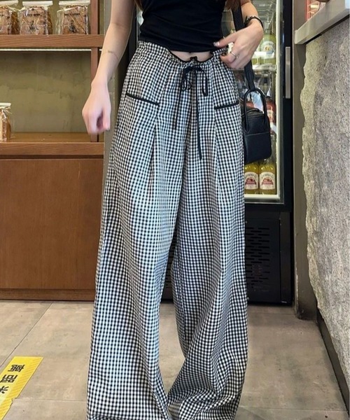 AsheKsha(アシクシャ)の「黒と白のチェック柄ワイドレッグカジュアルパンツ(その他パンツ・レディース・ブラック×ホワイト・L/M)」の13枚目の写真