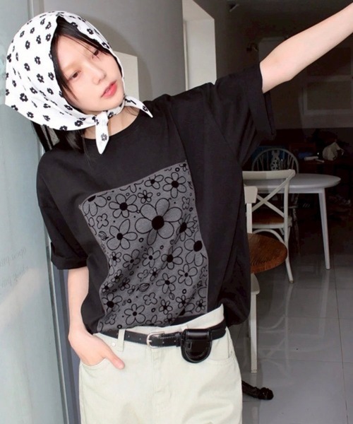 NOWLE（ノウル）の「【NOWLE】フラワープリント スクエアグラフィック 半袖 Tシャツ / モノトーンフラワー（Tシャツ/カットソー・レディース・ブラック・MEDIUM）」の10枚目の写真
