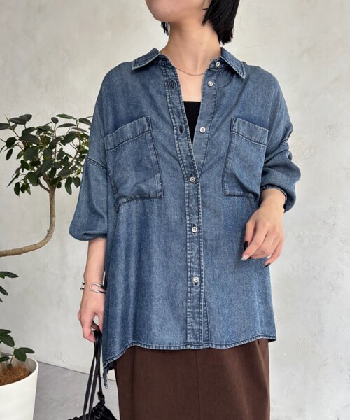 Jena espace merveilleux(ジェナ エスパスメルヴェイユ)の「テンセルバックシャーリングシャツ(シャツ/ブラウス・レディース・ブルー/グレー/サックスブルー・FREE)」の3枚目の写真