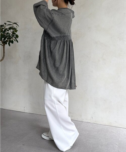 Jena espace merveilleux(ジェナ エスパスメルヴェイユ)の「テンセルバックシャーリングシャツ(シャツ/ブラウス・レディース・ブルー/グレー/サックスブルー・FREE)」の5枚目の写真