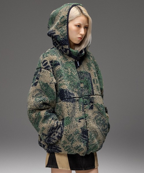 X-girl(エックスガール)の「BRUSHED COLLAGE GRAPHIC REVERSIBLE BOA BLOUSON(その他アウター・レディース・ベージュ/グレー/ピンク・S/M)」の4枚目の写真