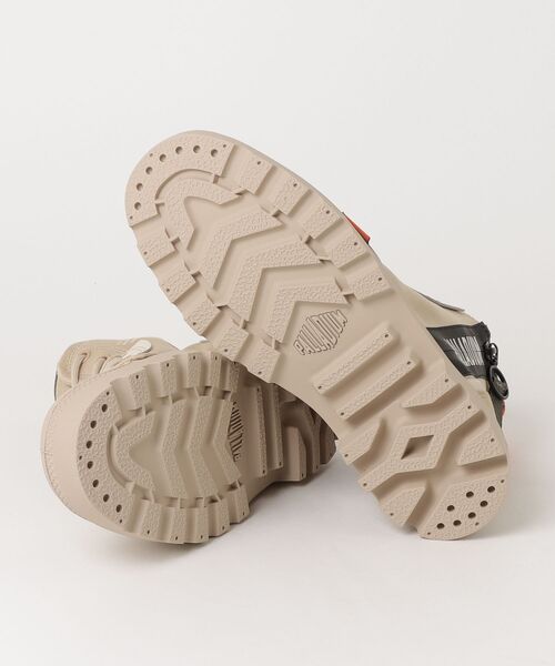PALLADIUM（パラディウム）の「PAMPA HI DARE ZIP パンパ ハイ デア ジップ スニーカー（スニーカー・メンズ・ベージュ/ブラック/オフホワイト/カーキ・22.5cm/23.5cm/23cm/24.5cm/24cm/25.5cm/25cm/26.5cm/26cm/27.5cm/27cm/28cm/29cm）」の9枚目の写真