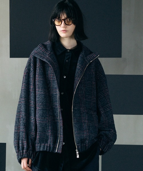 MAISON SPECIAL(メゾンスペシャル)の「《UNISEX》【イタリアンデッドストックファブリック】プライムオーバーカーブ切り替えスタンドブルゾン/【Italian Dead Stock Fabric】Prime-Over Curved Switching Stand Collar Blouson【MAISON SPECIAL/メゾンスペシャル】(ブルゾン・メンズ・グレイッシュベージュ/ネイビー/グレー/ブラック/ブラウン・1/0/2)」の2枚目の写真