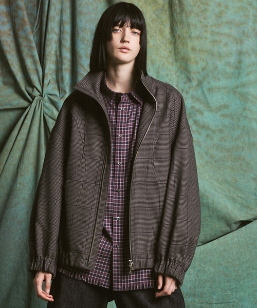 MAISON SPECIAL(メゾンスペシャル)の「《UNISEX》【イタリアンデッドストックファブリック】プライムオーバーカーブ切り替えスタンドブルゾン/【Italian Dead Stock Fabric】Prime-Over Curved Switching Stand Collar Blouson【MAISON SPECIAL/メゾンスペシャル】(ブルゾン・メンズ・グレイッシュベージュ/ネイビー/グレー/ブラック/ブラウン・1/0/2)」の4枚目の写真