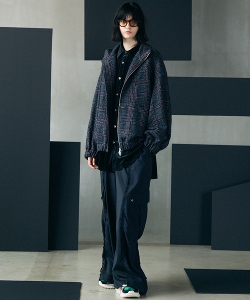 MAISON SPECIAL(メゾンスペシャル)の「《UNISEX》【イタリアンデッドストックファブリック】プライムオーバーカーブ切り替えスタンドブルゾン/【Italian Dead Stock Fabric】Prime-Over Curved Switching Stand Collar Blouson【MAISON SPECIAL/メゾンスペシャル】(ブルゾン・メンズ・グレイッシュベージュ/ネイビー/グレー/ブラック/ブラウン・1/0/2)」の6枚目の写真