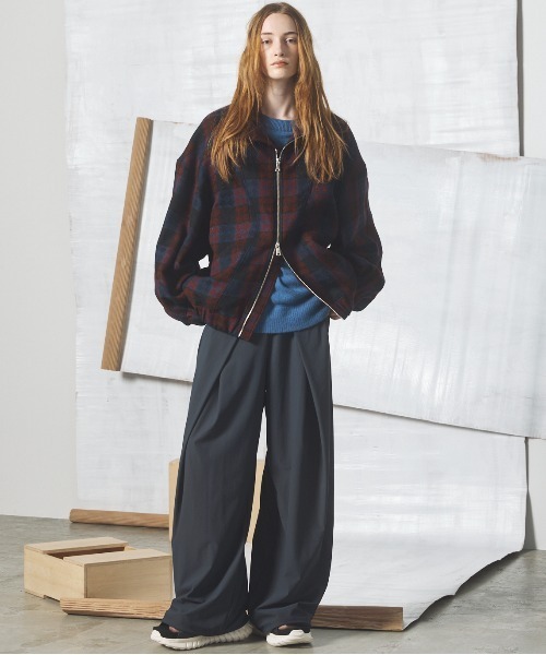 MAISON SPECIAL(メゾンスペシャル)の「《UNISEX》【イタリアンデッドストックファブリック】プライムオーバーカーブ切り替えスタンドブルゾン/【Italian Dead Stock Fabric】Prime-Over Curved Switching Stand Collar Blouson【MAISON SPECIAL/メゾンスペシャル】(ブルゾン・メンズ・グレイッシュベージュ/ネイビー/グレー/ブラック/ブラウン・1/0/2)」の8枚目の写真