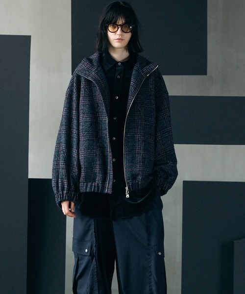 MAISON SPECIAL(メゾンスペシャル)の「《UNISEX》【イタリアンデッドストックファブリック】プライムオーバーカーブ切り替えスタンドブルゾン/【Italian Dead Stock Fabric】Prime-Over Curved Switching Stand Collar Blouson【MAISON SPECIAL/メゾンスペシャル】(ブルゾン・メンズ・グレイッシュベージュ/ネイビー/グレー/ブラック/ブラウン・1/0/2)」の11枚目の写真