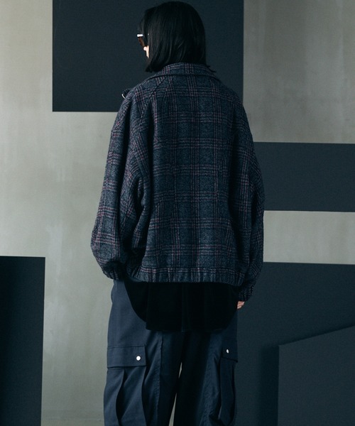 MAISON SPECIAL(メゾンスペシャル)の「《UNISEX》【イタリアンデッドストックファブリック】プライムオーバーカーブ切り替えスタンドブルゾン/【Italian Dead Stock Fabric】Prime-Over Curved Switching Stand Collar Blouson【MAISON SPECIAL/メゾンスペシャル】(ブルゾン・メンズ・グレイッシュベージュ/ネイビー/グレー/ブラック/ブラウン・1/0/2)」の13枚目の写真