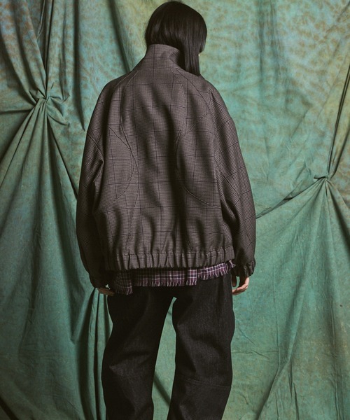 MAISON SPECIAL(メゾンスペシャル)の「《UNISEX》【イタリアンデッドストックファブリック】プライムオーバーカーブ切り替えスタンドブルゾン/【Italian Dead Stock Fabric】Prime-Over Curved Switching Stand Collar Blouson【MAISON SPECIAL/メゾンスペシャル】(ブルゾン・メンズ・グレイッシュベージュ/ネイビー/グレー/ブラック/ブラウン・1/0/2)」の16枚目の写真